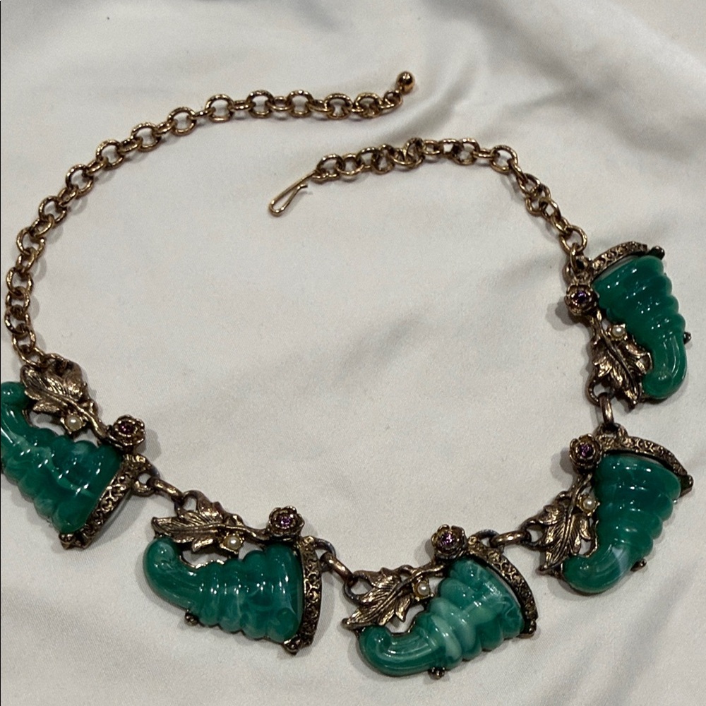 Vintage Elegant Green and Gold Women's Necklace